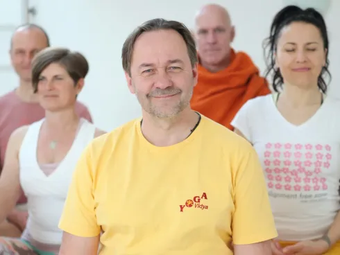 Yoga Mittelstufe - Deep Focus - Online