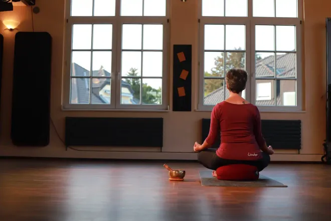 Yoga sanft (hybride Klasse/ im Studio)