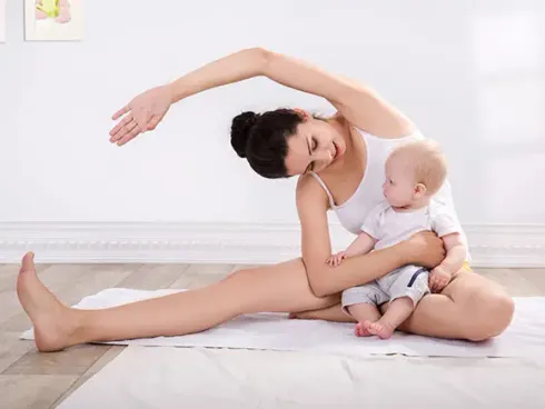 Postnatal Yoga mit Baby