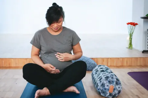 prenatal yoga (LIVE/STUDIO) 